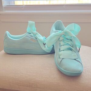 PUMA Women’s size 8 puma, tennis shoes, soft foam insoles